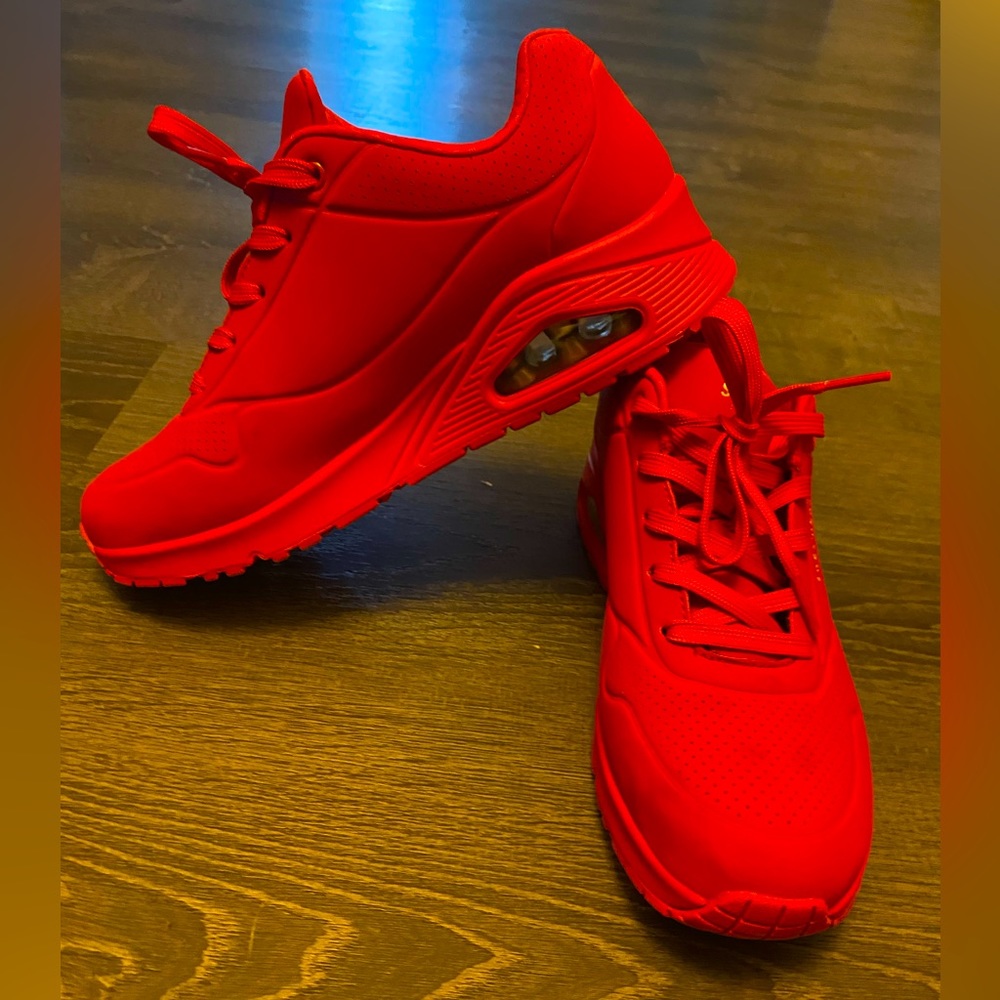 Sketchers air foam sneakers